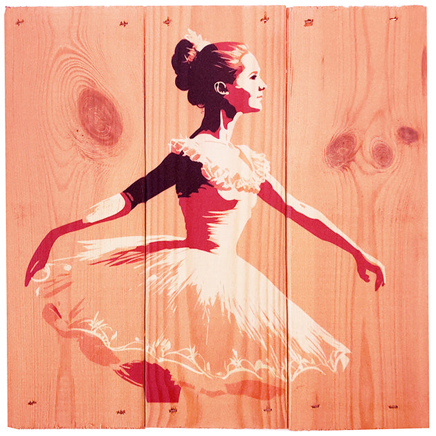 Balletdanser i 3-planke serien: 3-for-2-rabatten aktiveres automatisk i indkøbskurven, hver gang du vælger 3 motiver. Plankeboardet måler ca. 30x30x4 cm og kan variere lidt i størrelsen afhængigt af vores plankers dimensioner.