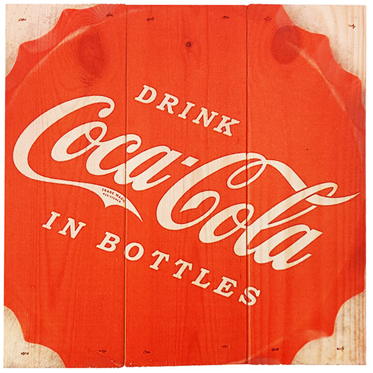 Coca-Cola i 3-planke serien: 3-for-2-rabatten aktiveres automatisk i indkøbskurven, hver gang du vælger 3 motiver.  Plankeboardet måler ca. 30x30x4 cm og kan variere lidt i størrelsen afhængigt af vores plankers dimensioner.