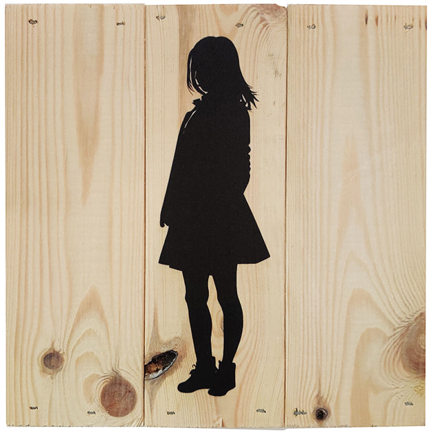 Pige i 3-planke serien: 3-for-2-rabatten aktiveres automatisk i indkøbskurven, hver gang du vælger 3 motiver. Plankeboardet måler ca. 30x30x4 cm og kan variere lidt i størrelsen afhængigt af vores plankers dimensioner.