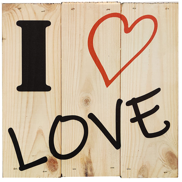 I Love i 3-planke serien: 3-for-2-rabatten aktiveres automatisk i indkøbskurven, hver gang du vælger 3 motiver. Plankeboardet måler ca. 30x30x4 cm og kan variere lidt i størrelsen afhængigt af vores plankers dimensioner.