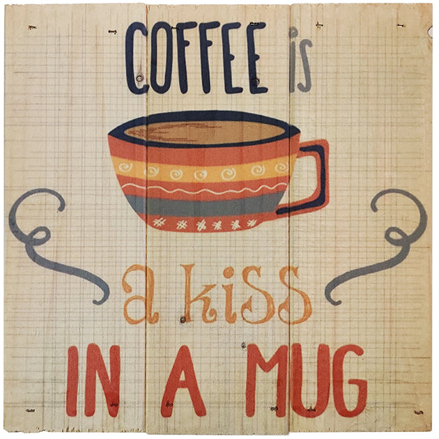 Coffee is.. i 3-planke serien: 3-for-2-rabatten aktiveres automatisk i indkøbskurven, hver gang du vælger 3 motiver. Plankeboardet måler ca. 30x30x4 cm og kan variere lidt i størrelsen afhængigt af vores plankers dimensioner.