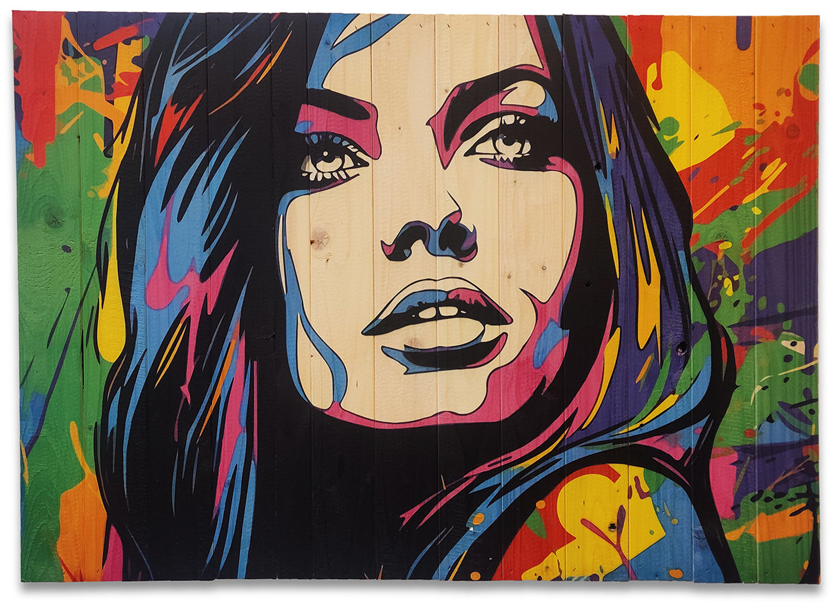 Farverig POP-art pige v2 lavet på plankeboard, fås i flere størrelser.