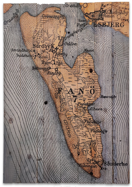 Farverig gammelt kort over Fanø lavet på plankeboard, fås i flere størrelser.
