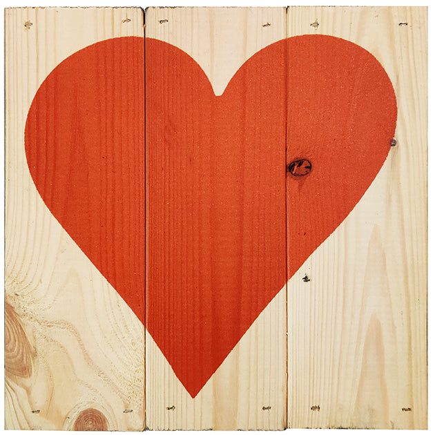 Hjerte i 3-planke serien: 3-for-2-rabatten aktiveres automatisk i indkøbskurven, hver gang du vælger 3 motiver. Plankeboardet måler ca. 30x30x4 cm og kan variere lidt i størrelsen afhængigt af vores plankers dimensioner.